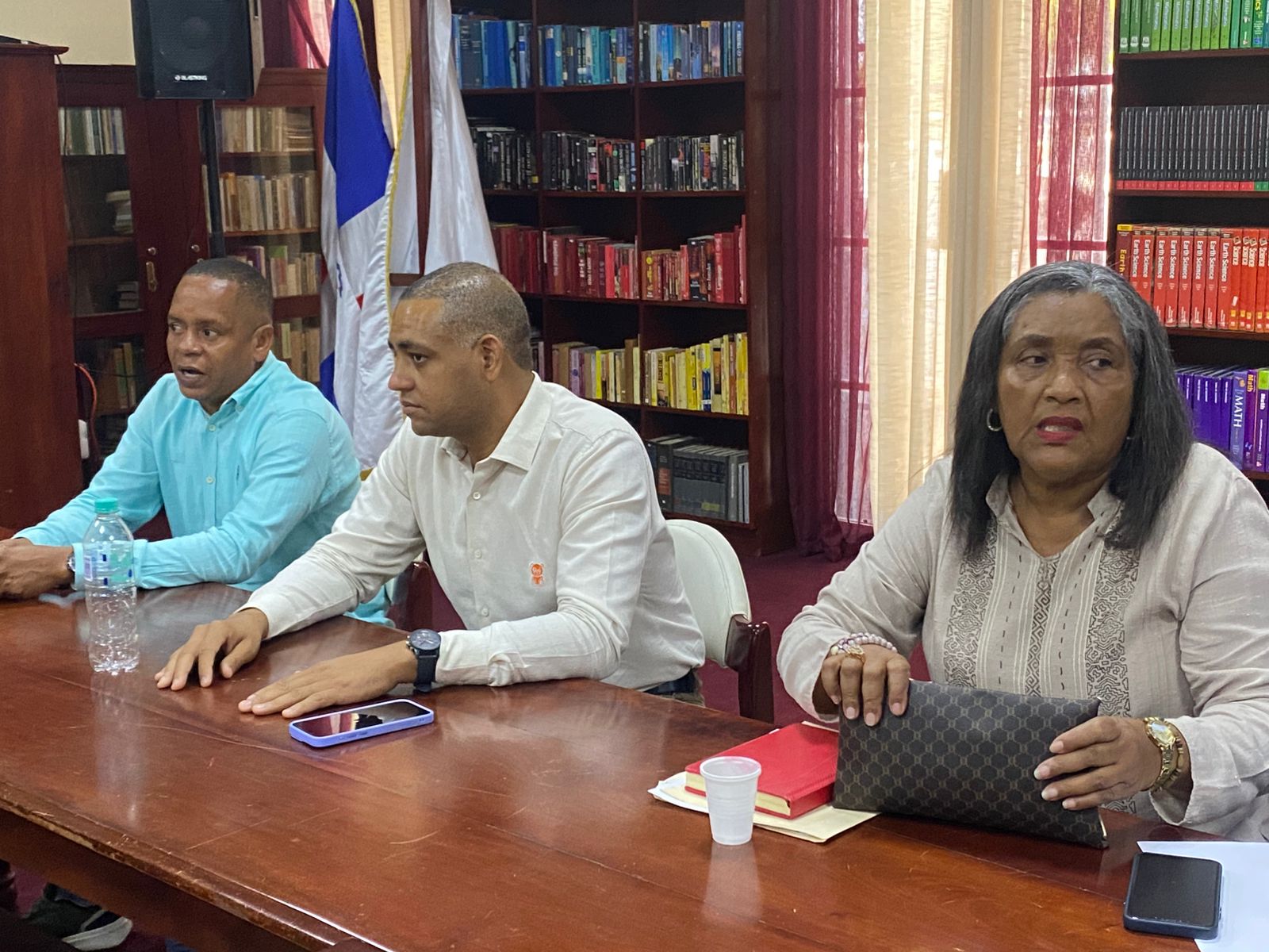 Alcalde Raymundo Ortiz encabeza mesa de trabajo con directivos de la Unión de Juntas de Vecinos