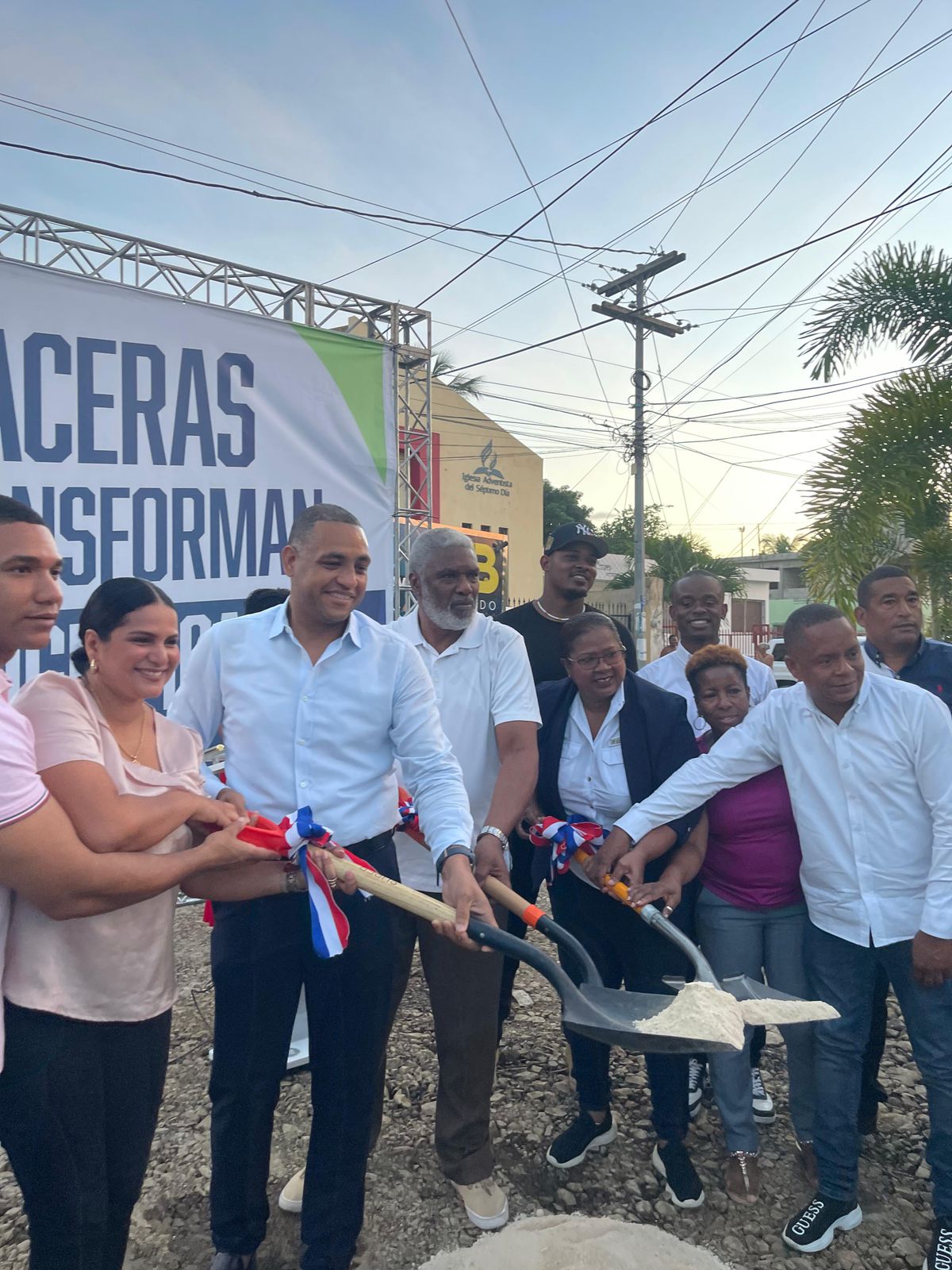 ALCALDÍA DE SPM DA PRIMER PICAZO PARA LA CONSTRUCCIÓN DE ACERAS Y CONTENES EN LA URBANIZACIÓN MALLÉN Y SECTORES ALEDAÑOS