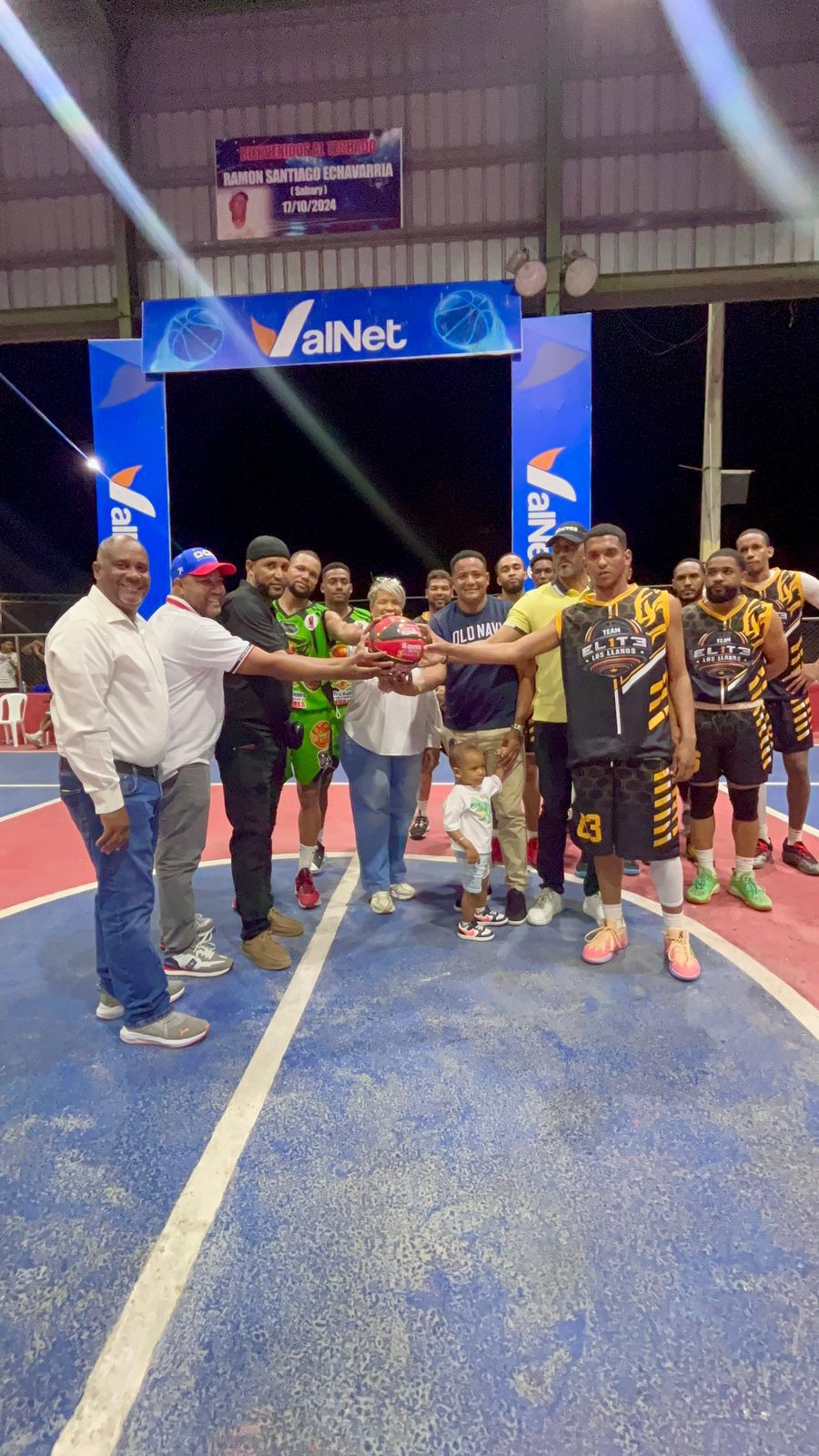 Alcaldía de SPM aporta 100 mil pesos a torneo de baloncesto “Clásico Somos de Aquí” tercera edición