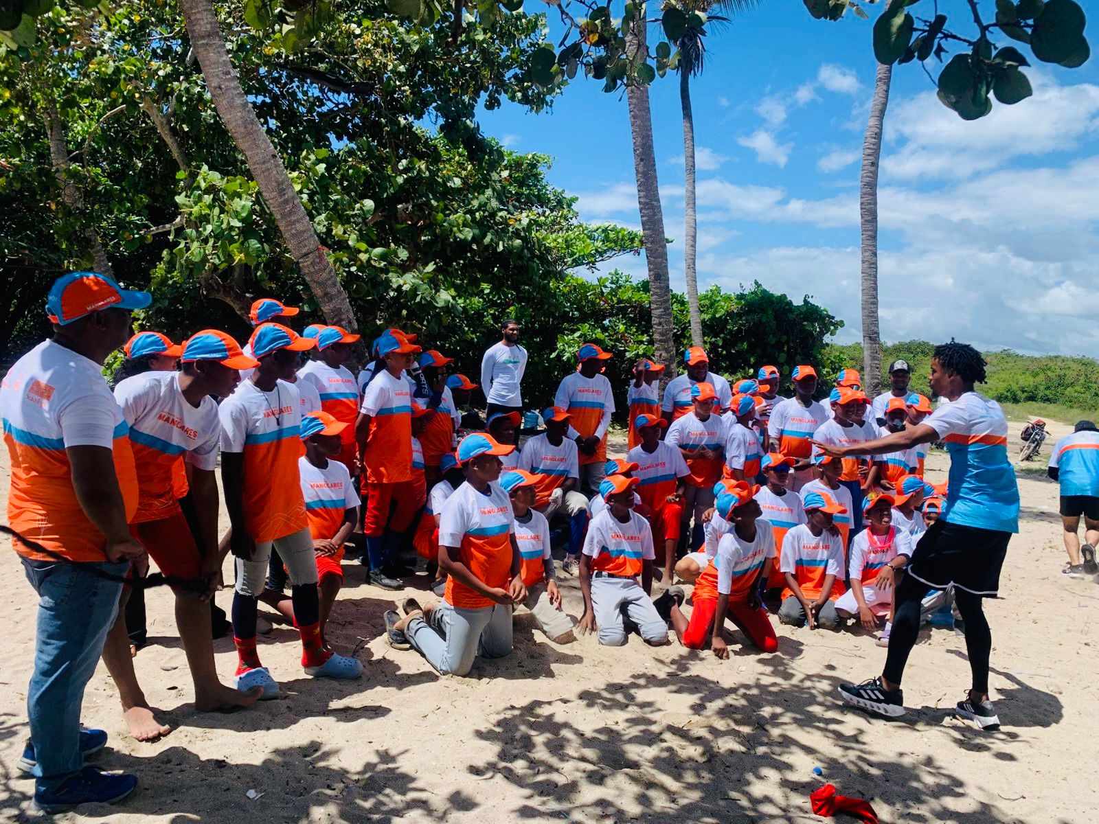 🌱⚾ JORNADA AMBIENTAL Y DEPORTIVA IMPACTA EN PLAYA MAROTA