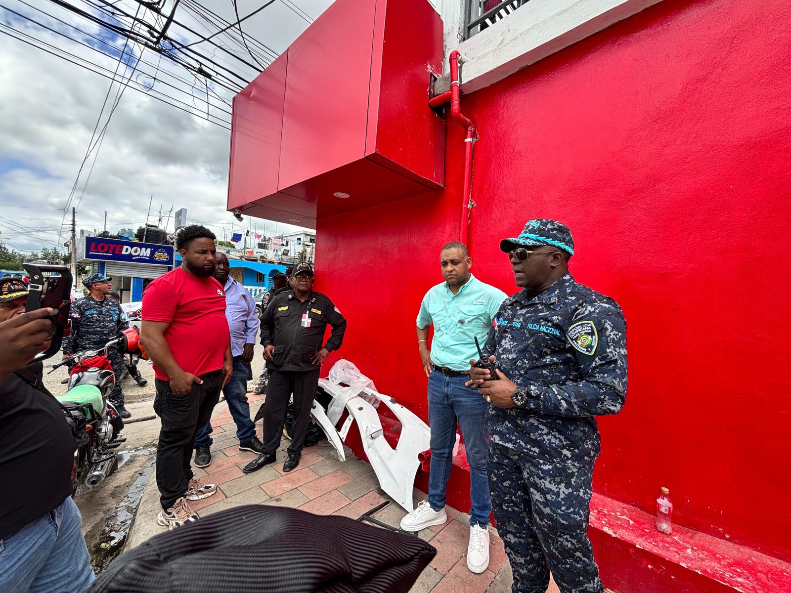 Alcalde Raymundo Ortiz y general Frank de los Santos, encabezan recorrido en talleres de SPM