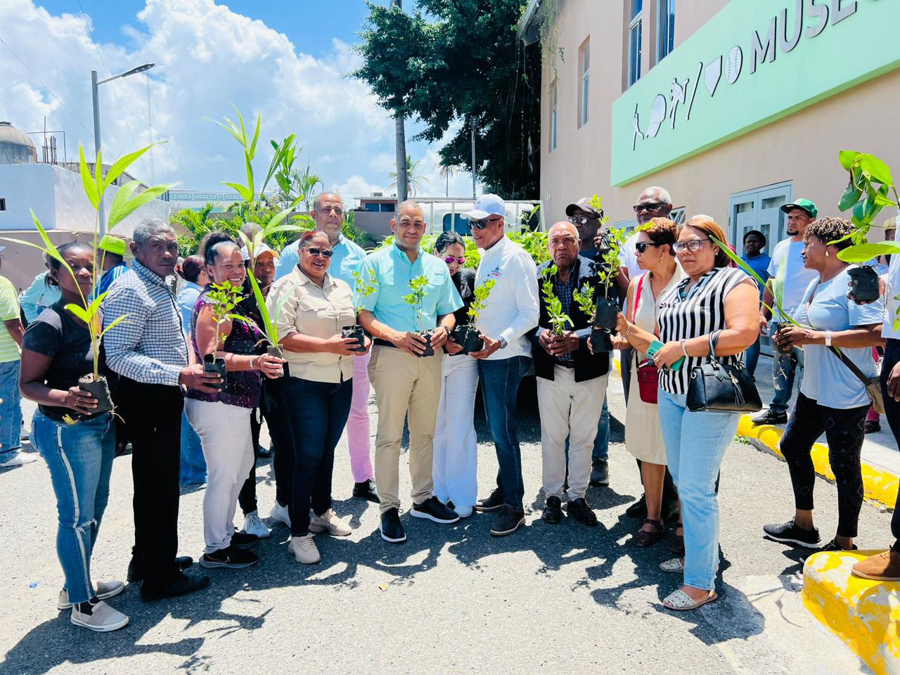 Alcaldía de San Pedro de Macorís lanza concurso ambiental “Siembra y Gana” con premio de RD$100 mil