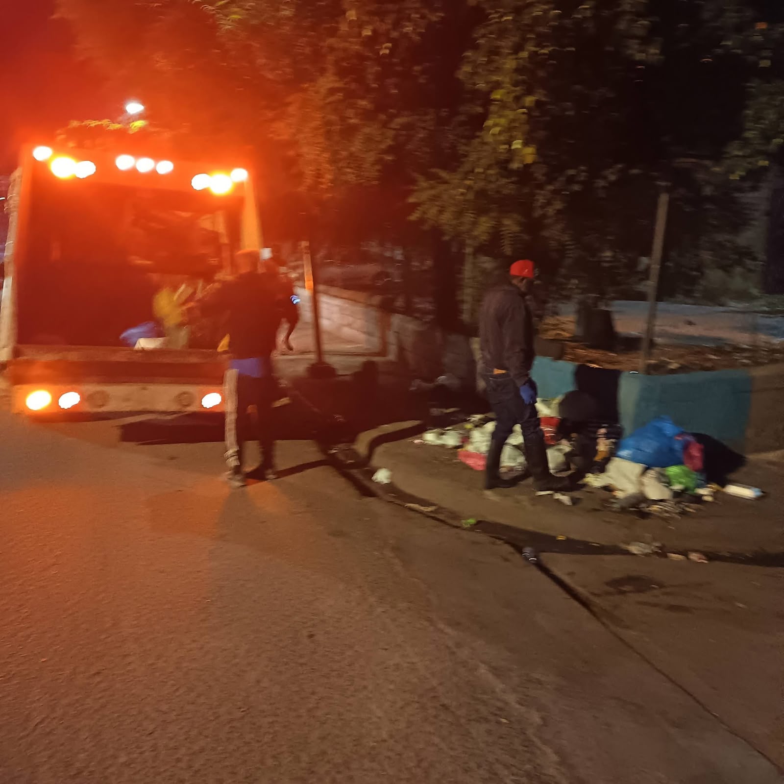 🚛🌙 Alcaldía de San Pedro de Macorís implementa plan piloto de recogida nocturna de basura